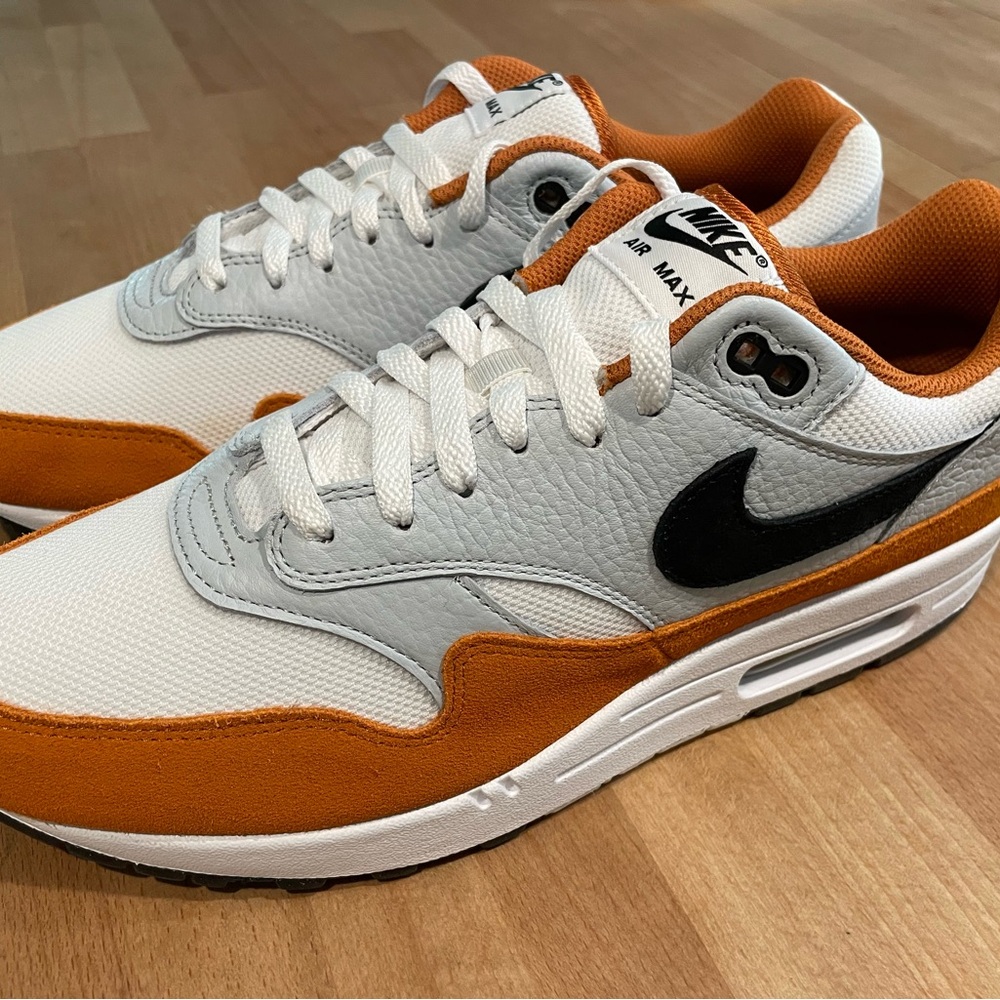 *NEW* Men’s Nike Air Max 1 Monarch (White, Black, Rust Orange) Size 11.5